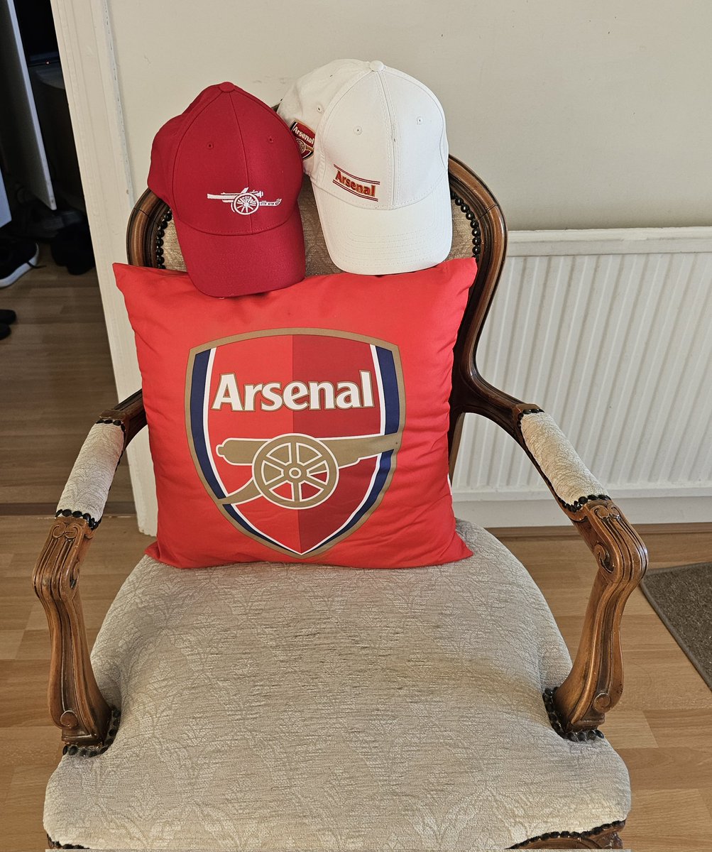 GoonerGirl1969's tweet photo. For those that don't know the reason I'm a Gooner is my Dad. He's been obsessed with the Arsenal for around 67 years now and at the wonderful age of 79 this is in the hallway at my Mum and Dad's home. Just too cute! https://t.co/NLyOMBUGvR
