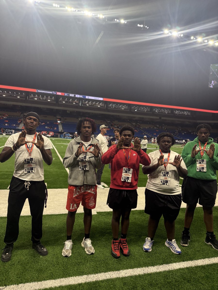Hurricane Football (@sahoustonfb) on Twitter photo Thank you to <a href="/UTSAFTBL/">UTSA Football 🏈</a> for having us yesterday . Big congrats on getting the W on homecoming . Our guys had a great time <a href="/ron00g/">Daron Gardner</a> <a href="/Trestonz_/">Treston Zacharie</a> <a href="/Mivi_15/">Jaedale Franklin ross</a> <a href="/Aidanward210/">Aidan Ward/Russell</a> <a href="/Trinidad54C/">Trinidad Carpenter</a> Thank you to <a href="/UTSAFTBL/">UTSA Football 🏈</a> for having us yesterday . Big congrats on getting the W on homecoming . Our guys had a great time <a href="/ron00g/">Daron Gardner</a> <a href="/Trestonz_/">Treston Zacharie</a> <a href="/Mivi_15/">Jaedale Franklin ross</a> <a href="/Aidanward210/">Aidan Ward/Russell</a> <a href="/Trinidad54C/">Trinidad Carpenter</a>