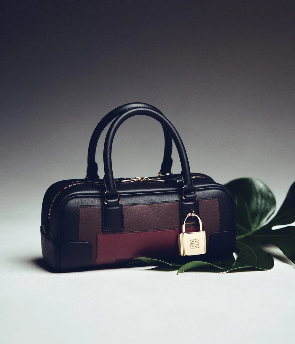 SPUR_magazine's tweet image. 【#ロエベ】【#ミュウミュウ】など、シャープな横長バッグ４選【2025年新作バッグ】
lnky.jp/8mmkEdL