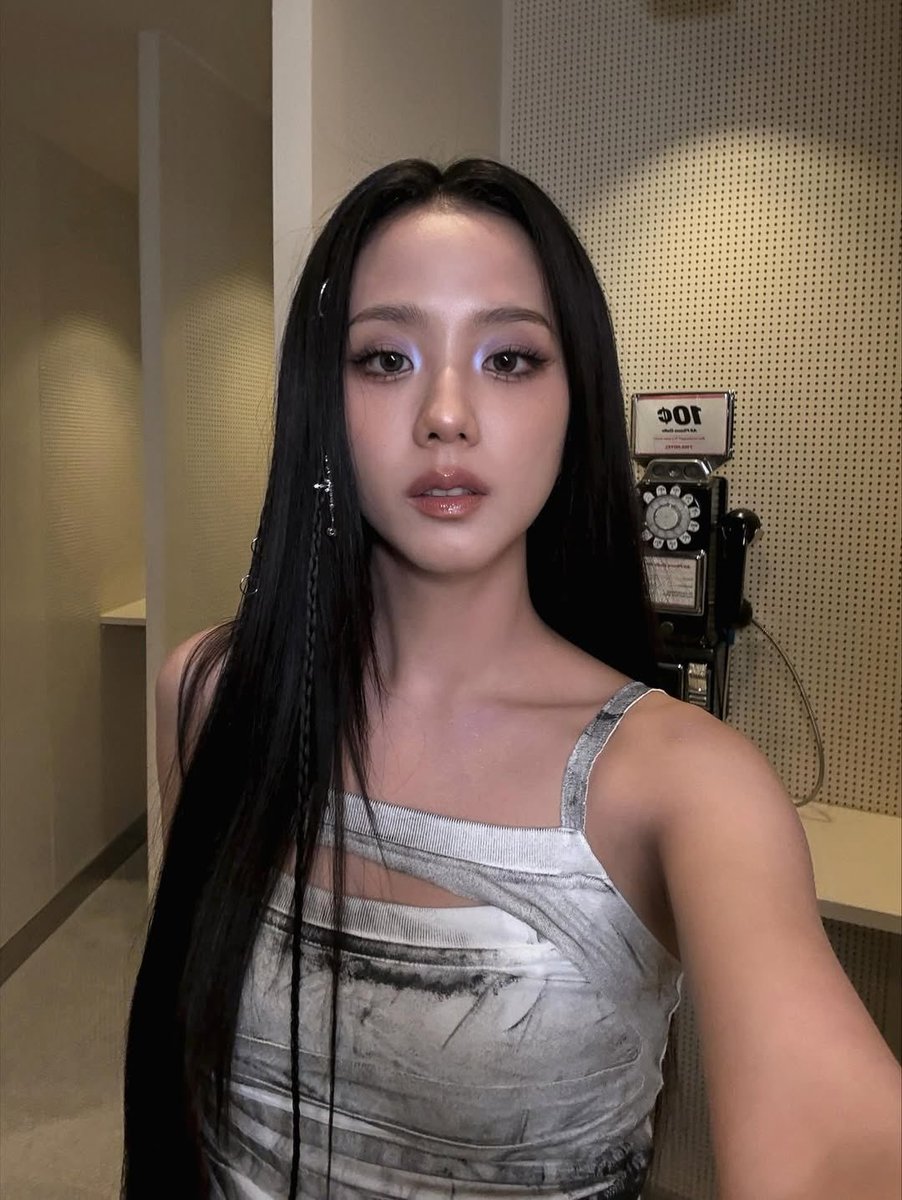 ForeverKimJisoo's tweet image. 251013 #JISOO Instagram update. 

E y e s C l o s e d 🎶