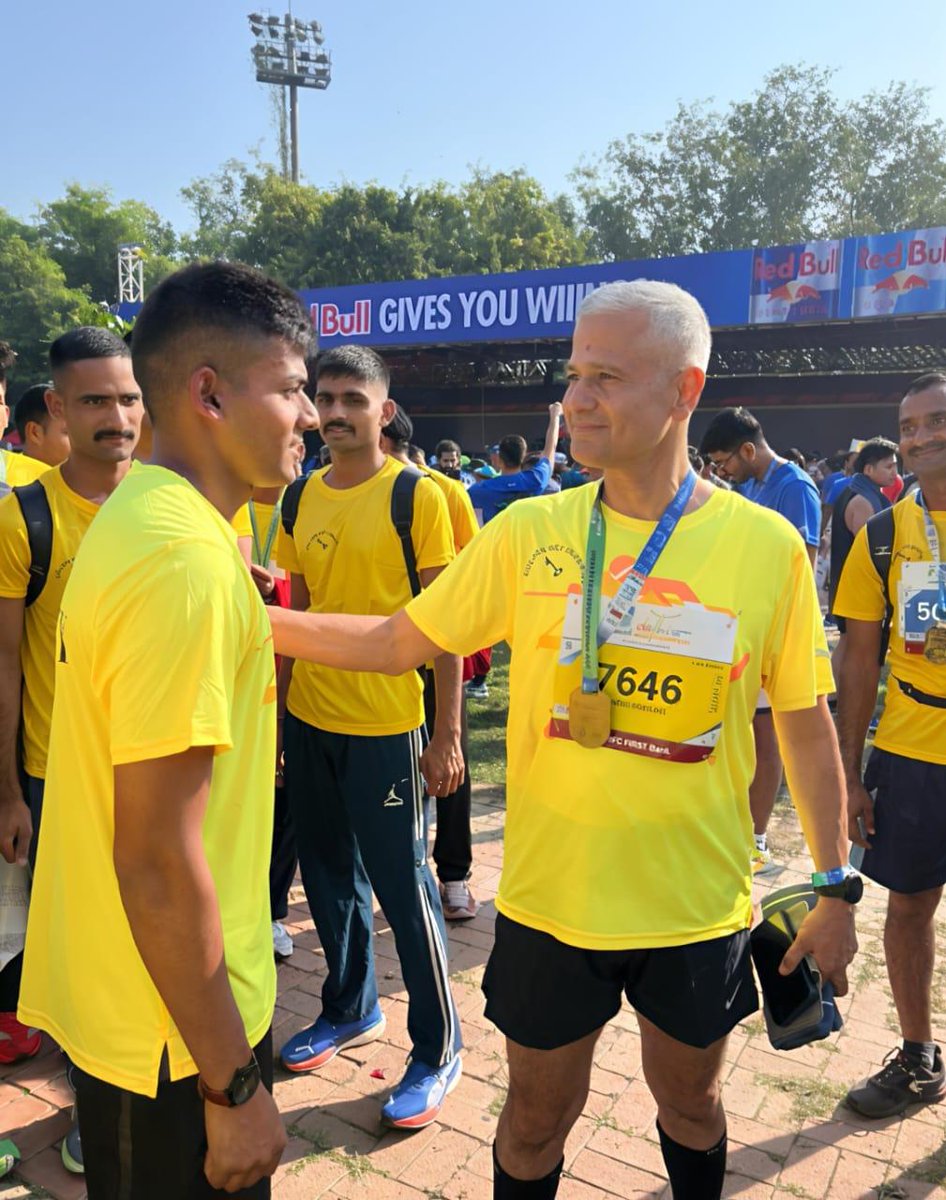 suryacommand's tweet image. &quot;𝗪𝗵𝗲𝗿𝗲 𝗰𝗼𝘂𝗿𝗮𝗴𝗲 𝗺𝗲𝗲𝘁𝘀 𝘁𝗵𝗲 𝗿𝗼𝗮𝗱 — #𝗚𝗼𝗹𝗱𝗲𝗻𝗞𝗲𝘆𝗗𝗶𝘃𝗶𝘀𝗶𝗼𝗻 𝗹𝗲𝗮𝗱𝘀 𝘁𝗵𝗲 𝗰𝗵𝗮𝗿𝗴𝗲.&quot;

In a stirring display of grit, discipline and camaraderie, 110 Officers &amp;amp; Men of the Cross Country Teams from various units of #GoldenKeyDivision,…