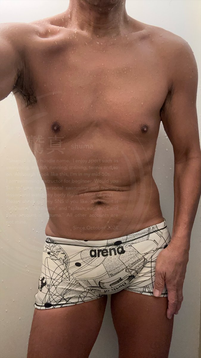 最初の腕の手術から2年半。ほぼ問題なくなったので、9月に自分のスイムを再開。少しずつ体を慣らしてる途中。今日は2.6km。あれっもう少しいったと思ったんだけどなあ。まだまだがんばります。
写真の水着は最近買った新作。ベージュっぽいんだけど、プールでは落ち着いた白の風合い。よい感じです。