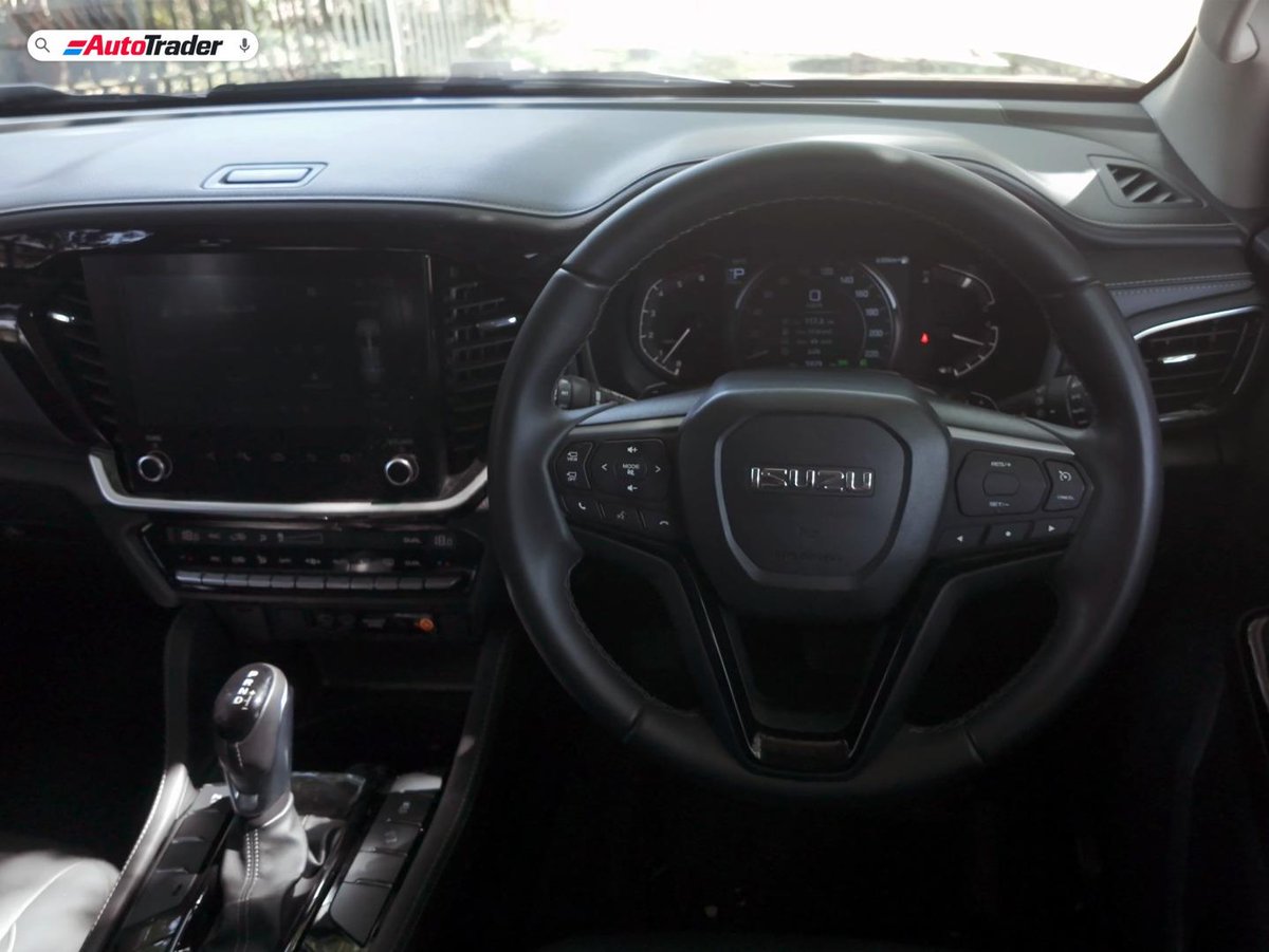 AutoTraderSA's tweet image. A workhorse in a suit? Still a family adventurer? Watch as Ryno tries out the latest @isuzusa mu-X 👇 bit.ly/IsuzumuXLSE4WD…