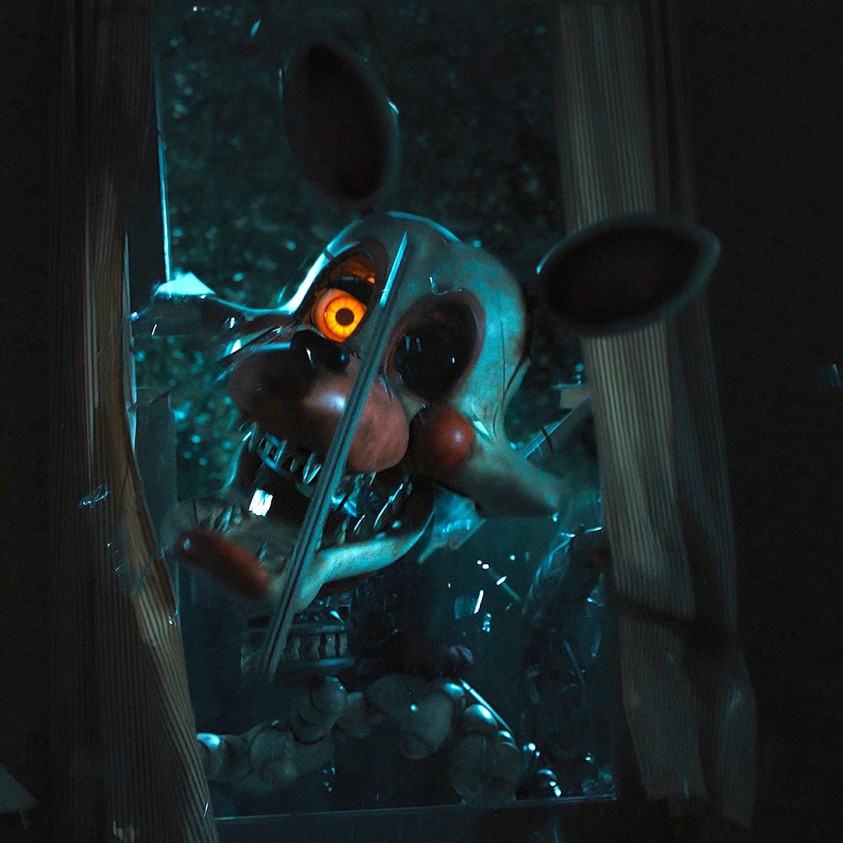 JonnyBlox's tweet image. ‘FIVE NIGHTS AT FREDDY&apos;S 2’ director Emma Tammi reveals Mangle had upwards of 13 puppeteers!

&quot;There were parts that were basically robot-controlled, and then others that were like stick puppeteered, which is a different technique, and then we had wire rigs from our stunt people.…