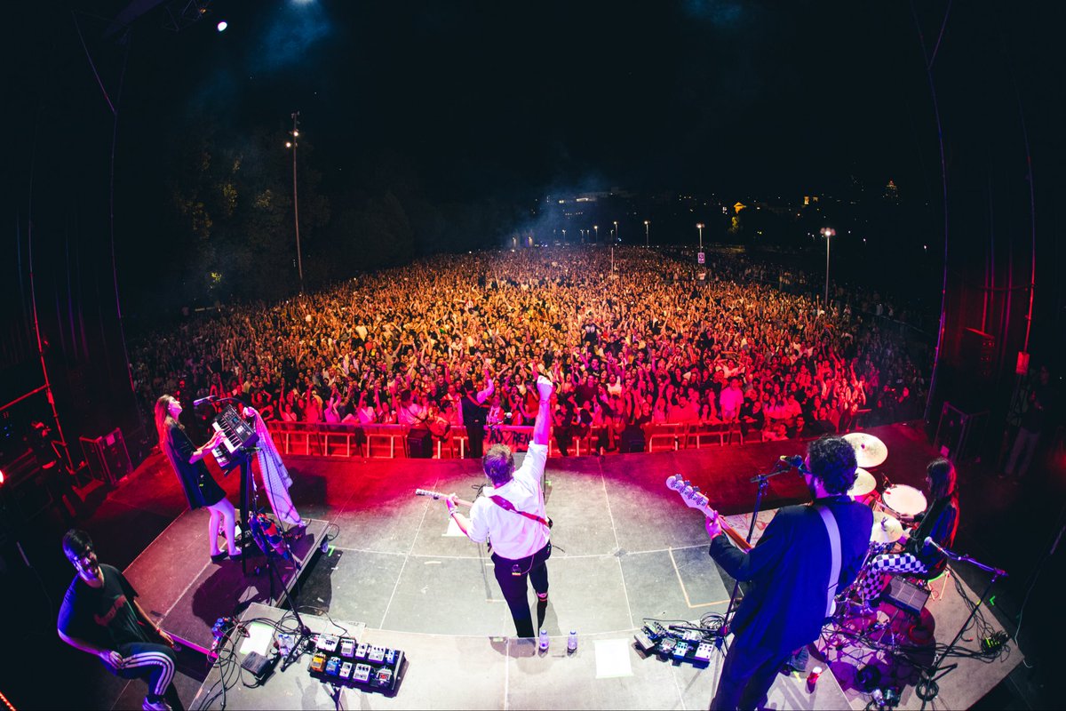 NIÑA POLACA tweet media