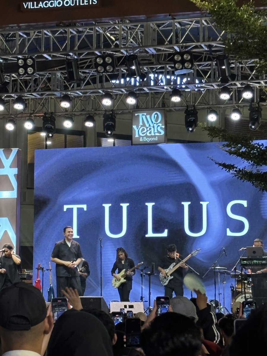 frankynugroho's tweet photo. Ternyata Tulus aslinya tidak segemuk yang di tipi-tipi 😬 https://t.co/3qjIOjufWG