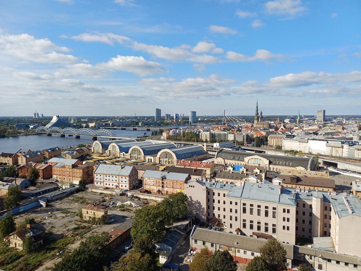 RupertHoop's tweet image. September 25&apos; summary

🏑 5 x floorball training/game
🏃‍♂️ 4 runs
🏋‍♂️ 2 gym sessions

Sleep score: 69 (+3)
Time to lock in again. Important to find the right work-life balance 🙏

Picture: Riga university of science rooftop 🇱🇻