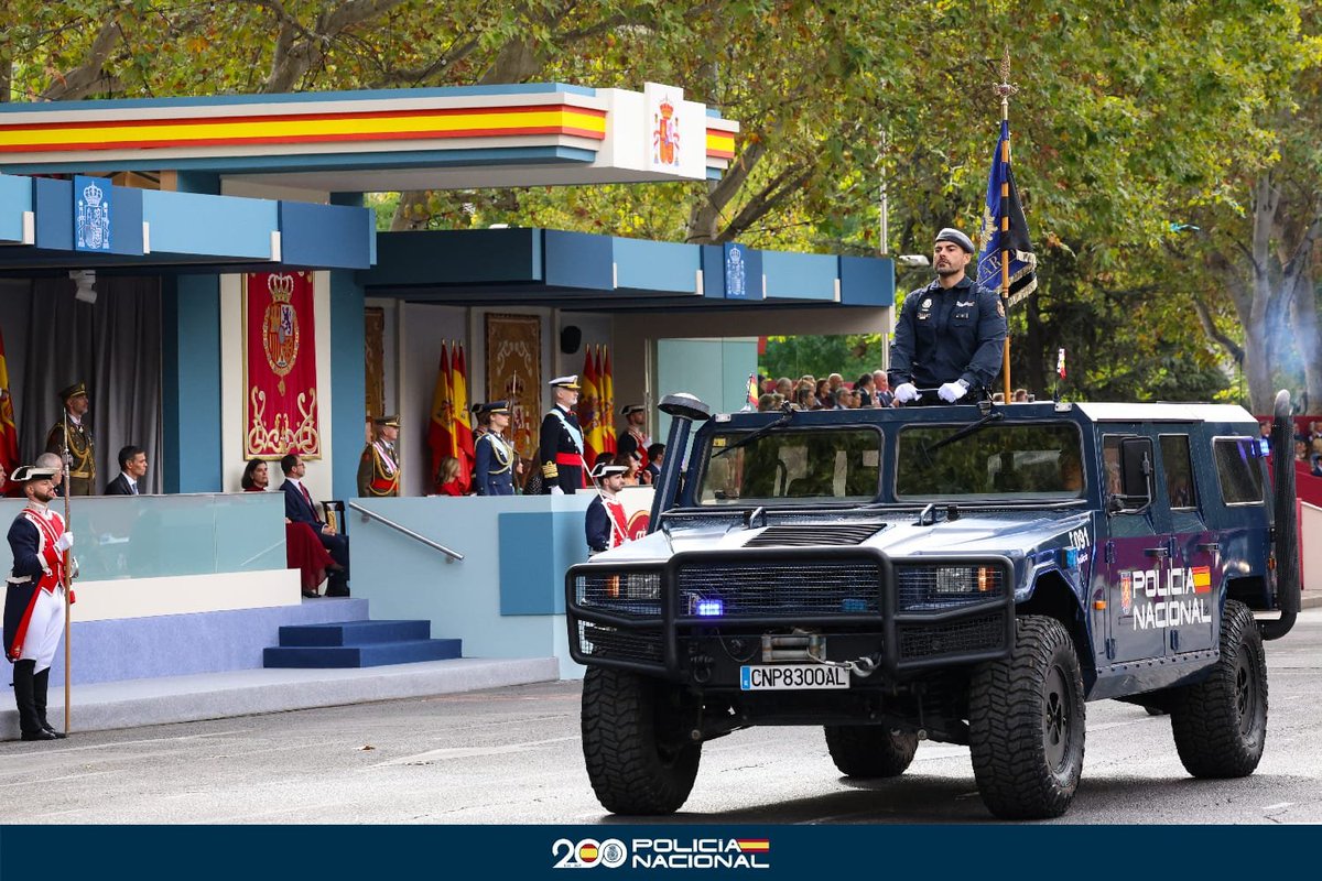 Despedimos este #DíaDeLaFiestaNacional dando las #GRACIAS

💙Por vuestro apoyo 
💙Por los innumerables👏👏
💙Y por tanto cariño

Ha sido un orgullo participar, un año más, en el desfile del #12deOctubre 

#BuenasNoches