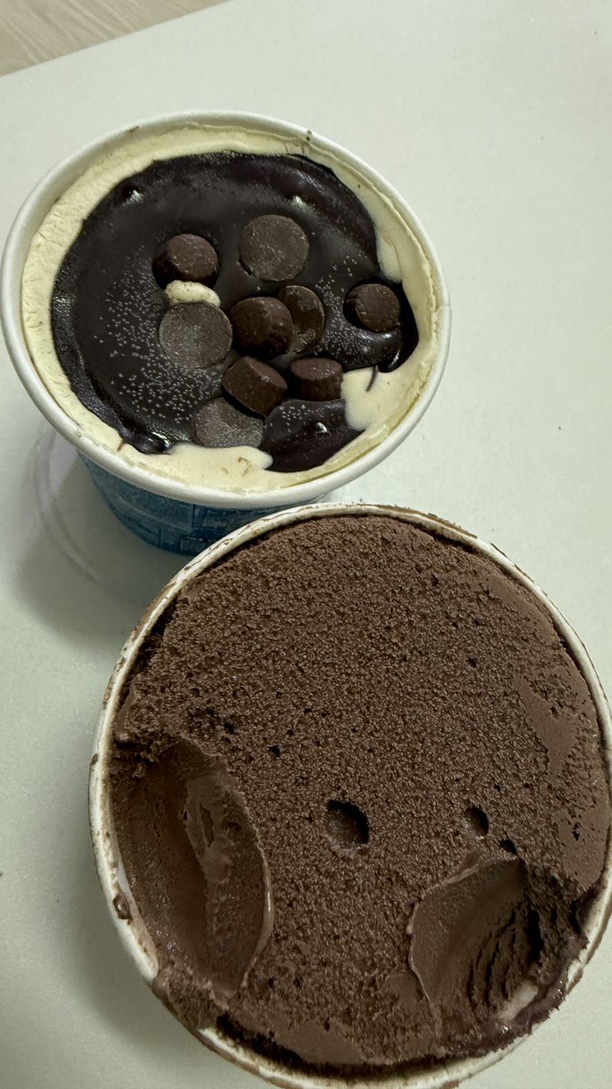 bbeansnn's tweet image. 밴앤제리스 할인 원플원 할인 놓치지마시긔

초코브라우니퍼지 미친놈이니 
꼭 하나 담고 다른거 고르시도록..