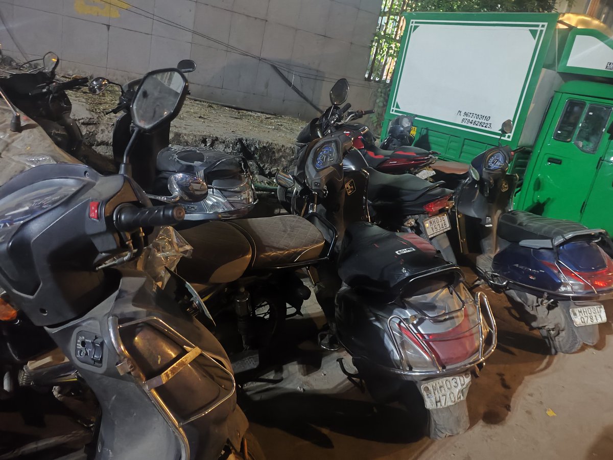 RaiVivek9988's tweet image. सुंदर बाग लेन, कमानी–सुंदर बाग रोड, कुर्ला ट्रॅफिक डिव्हिजन हद्दीत दररोज बेकायदेशीर पार्किंग सुरू आहे. कृपया Motor Vehicles Act Sec 122, 177, 201 व BMC Act Sec 313, 314 नुसार कडक कारवाई करावी. #MumbaiTrafficPolice #MTPHereToHelp