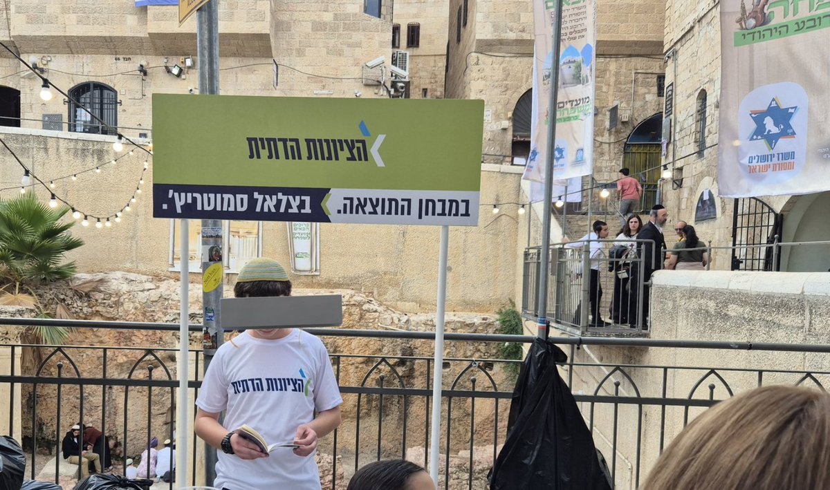 במבחן התוצאה (!!!!!) >>>בצלאל סמוטריץ׳

ראבאק הוא מפגר וגנב דעת ברמת לאמן את נבחרת ישראל בכדורגל