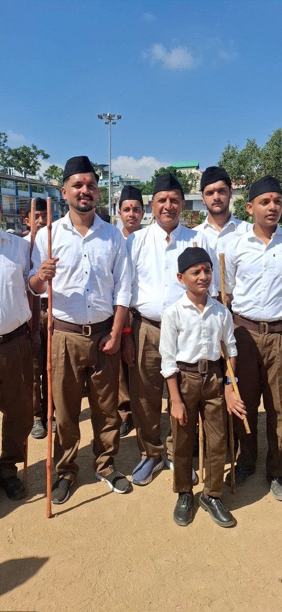 rajeevbindal's tweet image. आज रविवार को नाहन चौगान में आयोजित संघ शताब्दी समारोह और नगर पथ संचलन में भाग लेने का सौभाग्य प्राप्त हुआ।