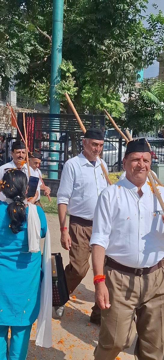 rajeevbindal's tweet image. आज रविवार को नाहन चौगान में आयोजित संघ शताब्दी समारोह और नगर पथ संचलन में भाग लेने का सौभाग्य प्राप्त हुआ।