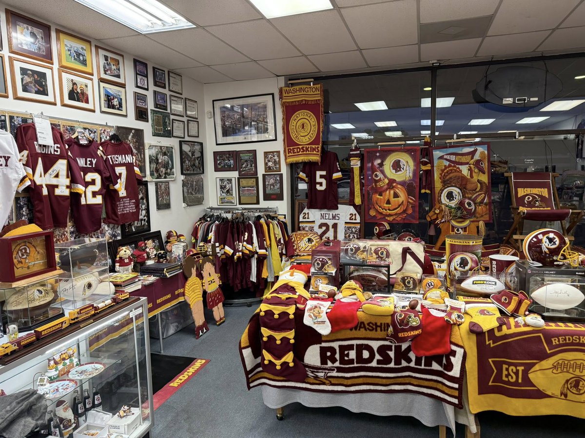 markselectronic's tweet image. Anyone coming to town for the game? We are keeping everything out Monday 12-4pm! 22741 Three Notch Rd. California, Maryland 20619. Live out of the area and would like items shipped? We can send items right to your door!  301-863-8466 or send me a message! can take cash app/venmo