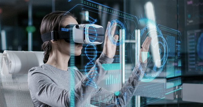 سفيرات المستقبل .. كيف ستغيّر تقنيات الواقع المعزز (AR) والواقع الافتراضي (VR) تجربة السفر للمرأة الخليجية؟ 