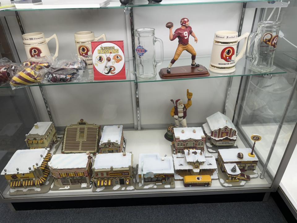 markselectronic's tweet image. Anyone coming to town for the game? We are keeping everything out Monday 12-4pm! 22741 Three Notch Rd. California, Maryland 20619. Live out of the area and would like items shipped? We can send items right to your door!  301-863-8466 or send me a message! can take cash app/venmo