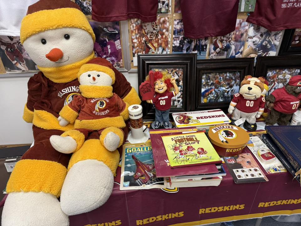 markselectronic's tweet image. Anyone coming to town for the game? We are keeping everything out Monday 12-4pm! 22741 Three Notch Rd. California, Maryland 20619. Live out of the area and would like items shipped? We can send items right to your door!  301-863-8466 or send me a message! can take cash app/venmo