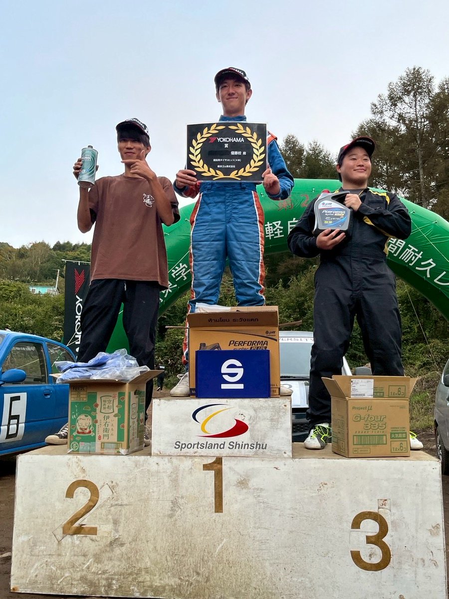 KGU_AutoClub's tweet photo. 本日は軽耐久でした

1年生メインのチーム構成でしたが、スタート/チェッカーの全力プッシュでゴリゴリ順位を稼いだおかげでP20→P3です！
アルト万歳！直管万歳！ https://t.co/AoPb4PwHKx