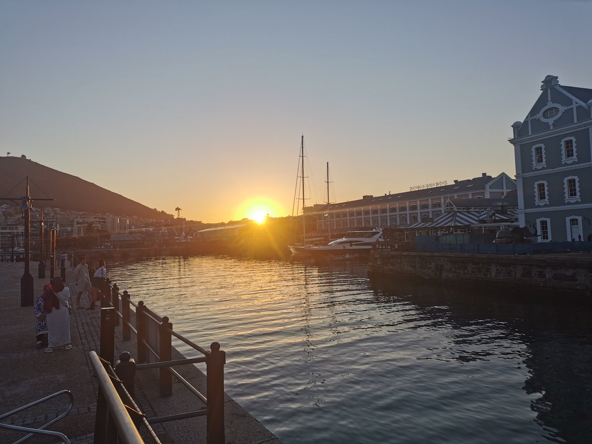 Thabiet๐ฟ๐ฆ (@thabietct) on Twitter photo #CapeTown Sunday evenings. #CapeTown Sunday evenings.
