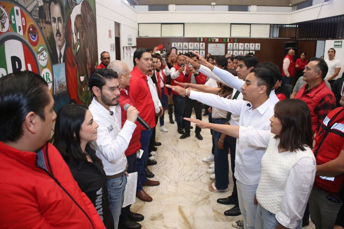 Ser joven es llevar la revolución en las venas y a flor de piel.

Felicidades, Juan Carlos Quiroz, por el trabajo realizado al frente y por la gran estructura leal que sembraste. ¡A seguir creciendo!

Ayer se llevó a cabo la entrega de la dirigencia de <a href="/PRIMX_Puebla/">Movimiento PRI.mx Puebla</a> al joven