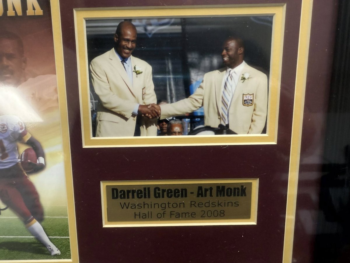 markselectronic's tweet image. This beautiful One of a kind Hall of Fame autographed display of Art Monk and Darrell Green is available at the sale Monday..$1200 and its yours!