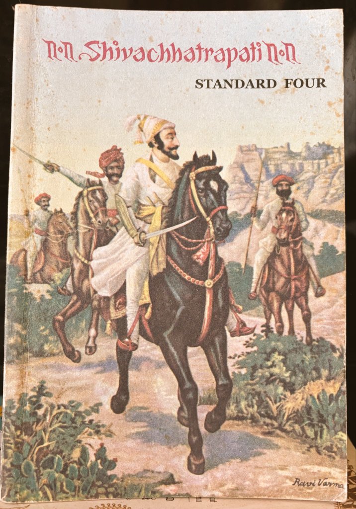 dhavalkulkarni's tweet image. How many of you had this textbook in your school curriculum? 

#books #history #memory #nostalgia #schooldays #ShivajiMaharaj #ChhatrapatiShivajiMaharaj #Marathi #MaharashtraHistory #MarathaHistory