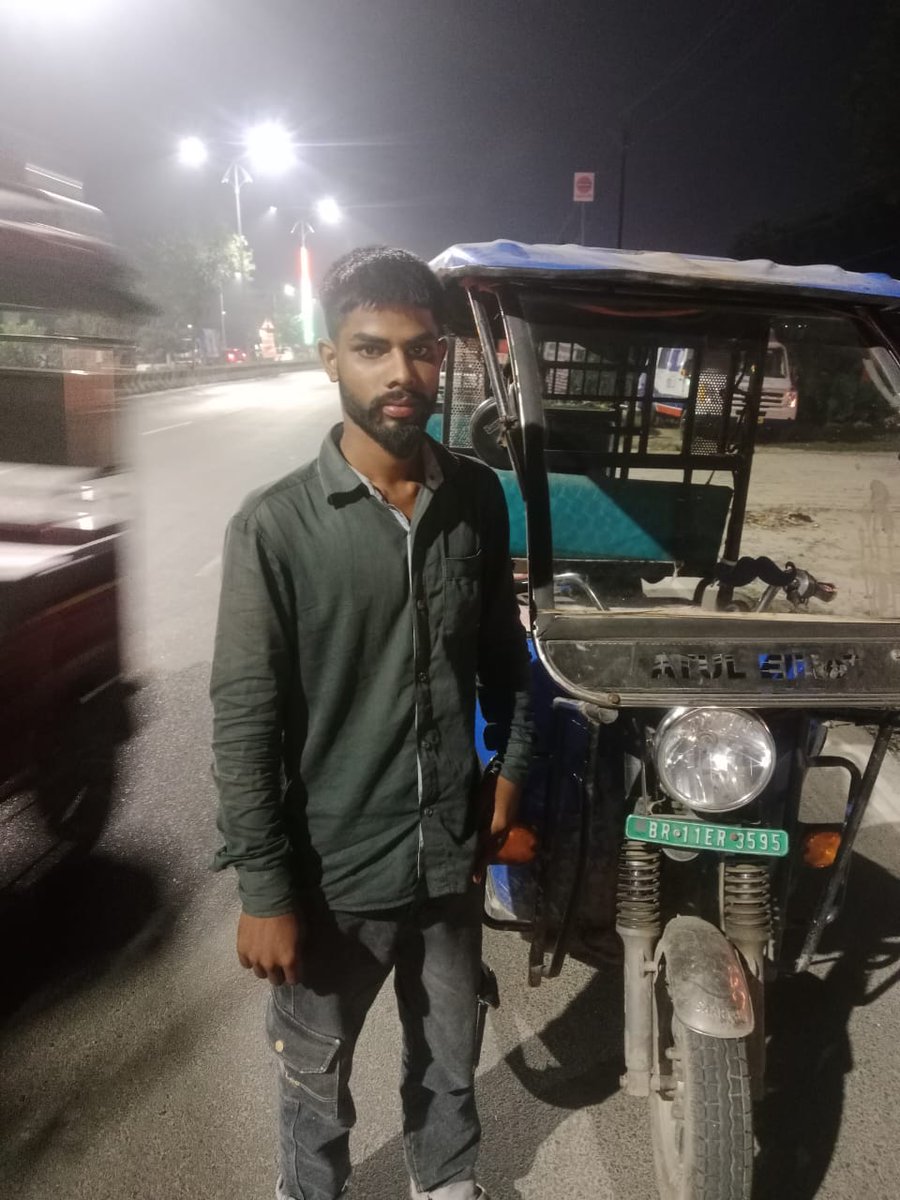 TeamPurnea's tweet photo. कम्युनिटी किचन पूर्णिया का 804वा दिन है।

आज का मेनू पुलाव और पनीर की सब्जी है।
 आज का भोजन दिलीप मिश्रा जी द्वारा उनके पुत्र रवि मिश्रा जी के जन्मदिन के उपलक्ष्य में है।

कम्युनिटी किचन पूर्णिया आपके पूरे परिवार की उज्जवल और स्वस्थ भविष्य की कामना करती है। 

@vikashadityaa https://t.co/6VAfNCAGBY