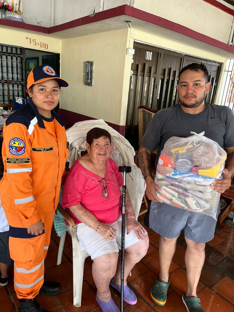 alcaldiabarranc's tweet photo. Desde la Alcaldía Distrital, acompañamos a las familias barranqueñas que resultaron afectadas tras las fuertes lluvias registradas en las últimas horas en la ciudad.

A través de la Dirección de Gestión del Riesgo de Desastres, atendemos el llamada de nuestra gente. https://t.co/ntmu6BH9ic
