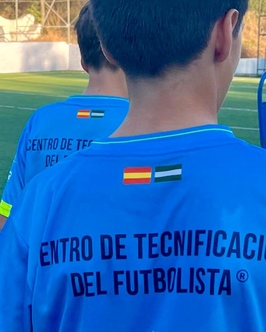 Una misma pasión, un mismo idioma: el fútbol. ⚽️💛❤️
¡Feliz Día de la Hispanidad! 🇪🇸