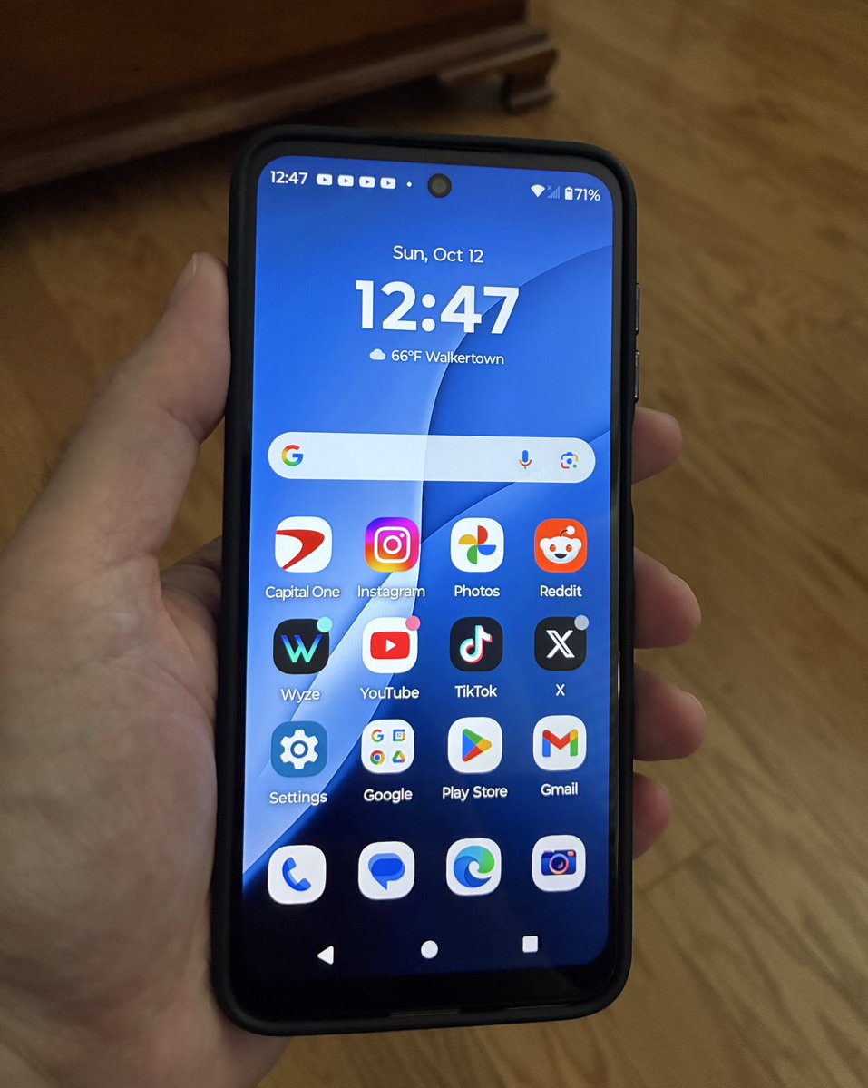 iMarkLx's tweet image. Anyone need a good performing Moto g play 2024 smartphone? 🤭
#MotoGPlay2024 #Android