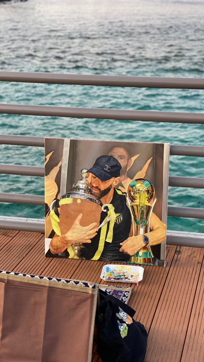 جدة كذا اتي وبحر💛💛💛🌊
