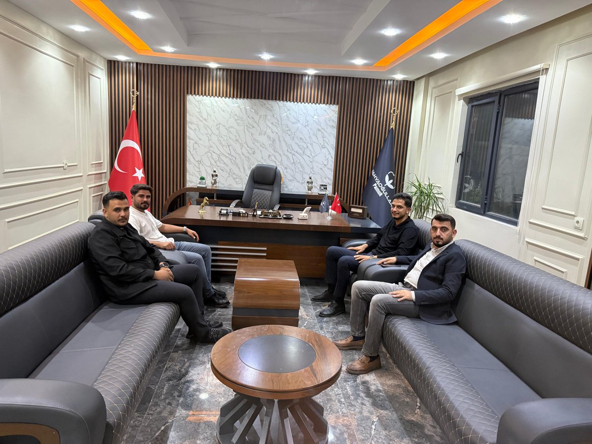 Ak Parti Harran Gençlik Kolları Başkanı <a href="/Avhakanisik/">Av. Hakan IŞIK</a>, İl Gençlik Kolları Başkan Yardımcısı <a href="/hacimbasak63/">Haçim Başak</a>, Halil Tekin ve Gençlik Kolları Başkanımız <a href="/Huseyinbertan63/">Hüseyin Bertan</a>,

Yahya oğulları Pamuk İşletmesini Ziyaret ettiler.

Misafir Perverliğinden ötürü Mehmet Başak'a teşekkür ediyoruz.