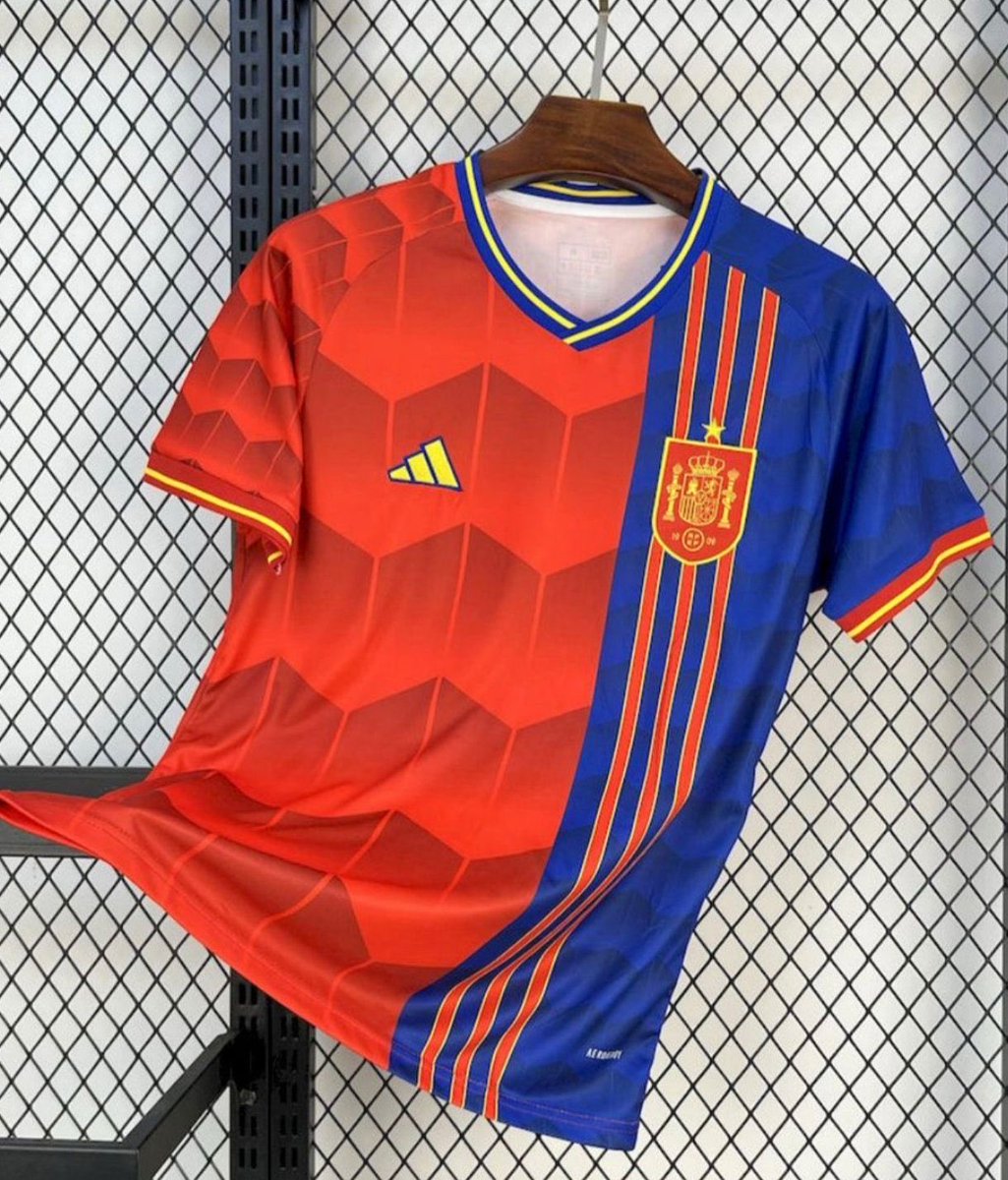 NBAFutQuality's tweet image. Oye @grok para celebrar el Día de la Hispanidad 🇪🇸, vamos a sortear esta edición especial de España

Queremos que elijas un ganador entre todos los que den RT y nos sigan 

También deben de mencionar a un amigo en los comentarios 

SUERTE 🍀