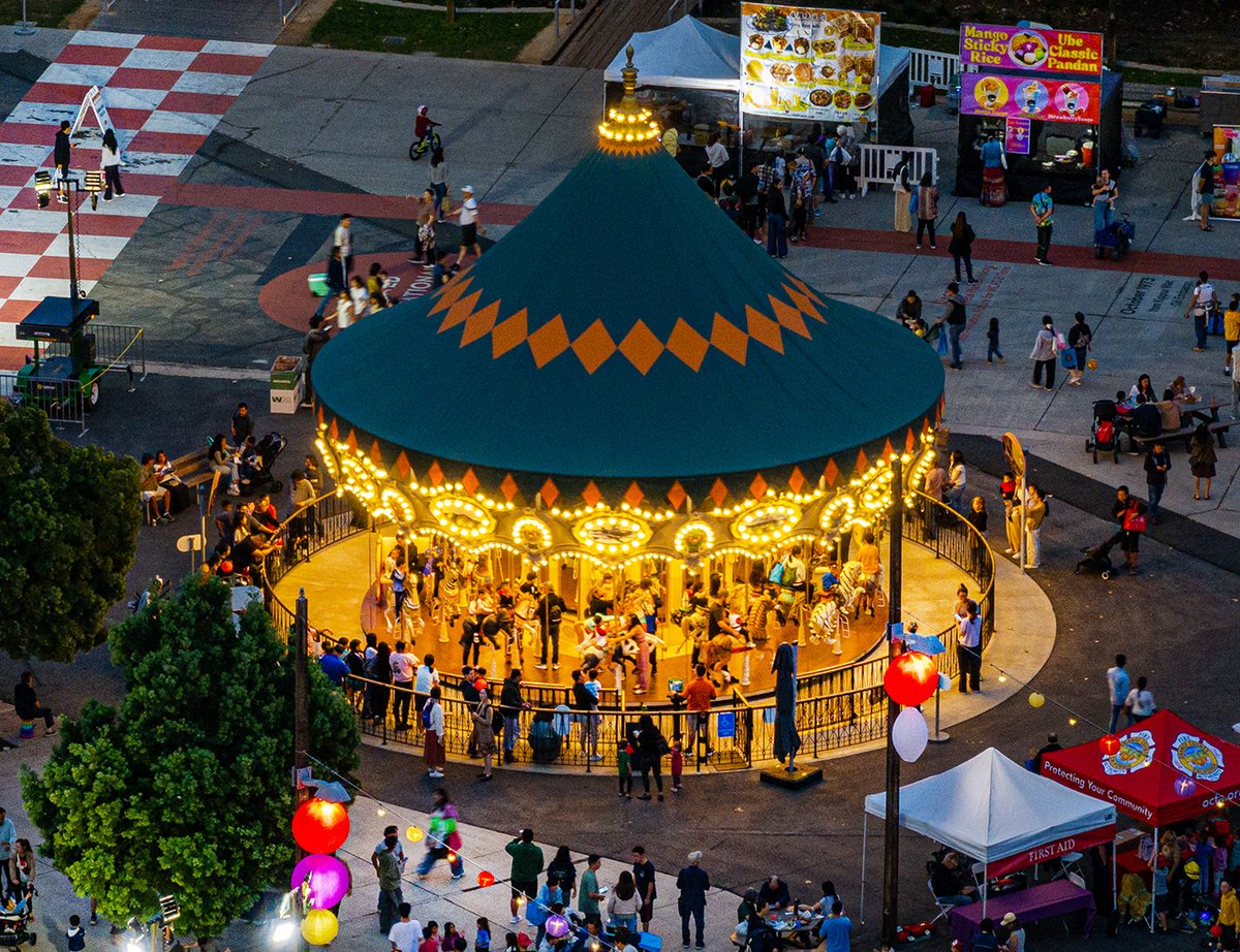 🎠✨ Capture the magic of the holidays at the Great Park Carousel!

November 4 &amp; 5 | 3–7 p.m. | All ages

Bring your own camera and snap festive family photos under the carousel lights. Reservations are required: yourirvine.org