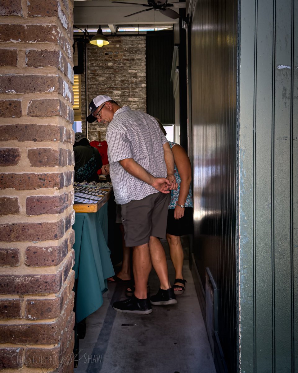 milfireguy's tweet photo. Street scenes from Charleston — fleeting moments of everyday life, caught in the light. Which one stands out to you?
#Charleston #StreetPhotography #CharlestonSC https://t.co/DGy8eGYHGn