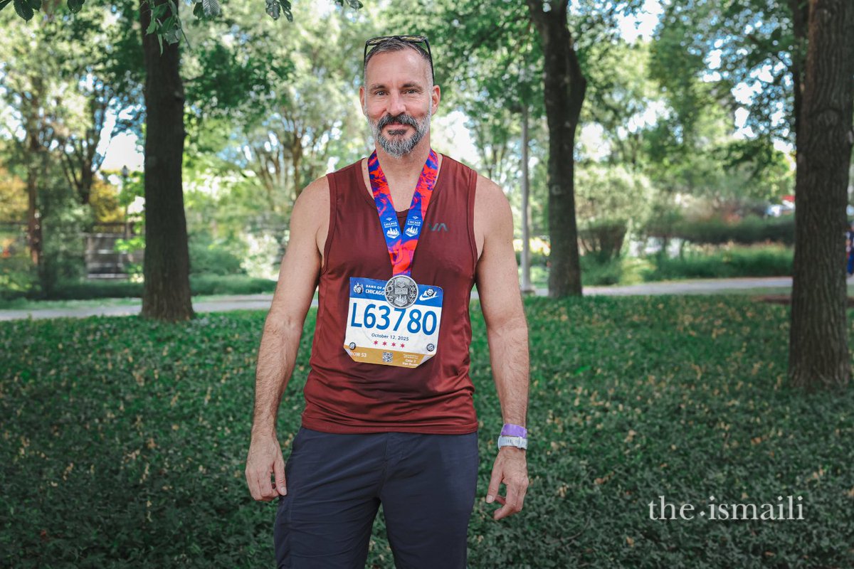 TheIsmaili's tweet image. Mawlana Hazar Imam crossed the finish line at the Chicago Marathon, one of the seven World Marathon Majors, on his birthday, Sunday October 12, 2025. He completed the 26.2 mile (42.2 km) course in just under five hours.
Read more: the.ismaili/news/mawlana-h…