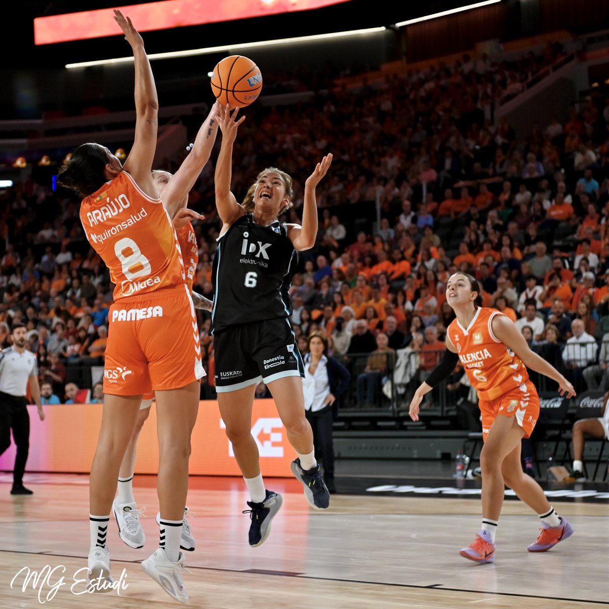 mgestudi's tweet photo. @valenciabasket vence por 69-54 a @ibaetabasket en la jornada 2 de la Liga Femenina Endesa https://t.co/t8O9tiomSC