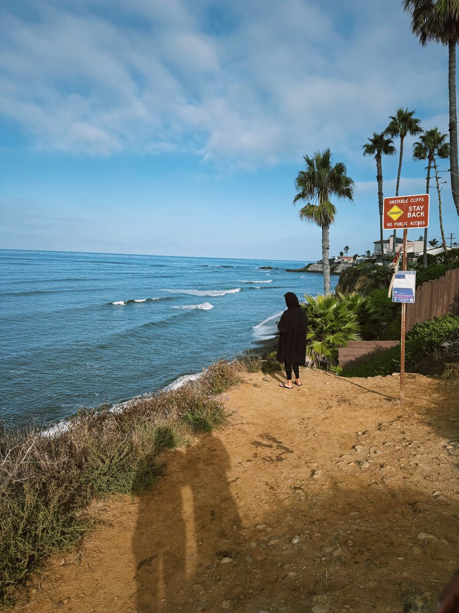 tednotlasso's tweet image. cant believe this is october in southern california