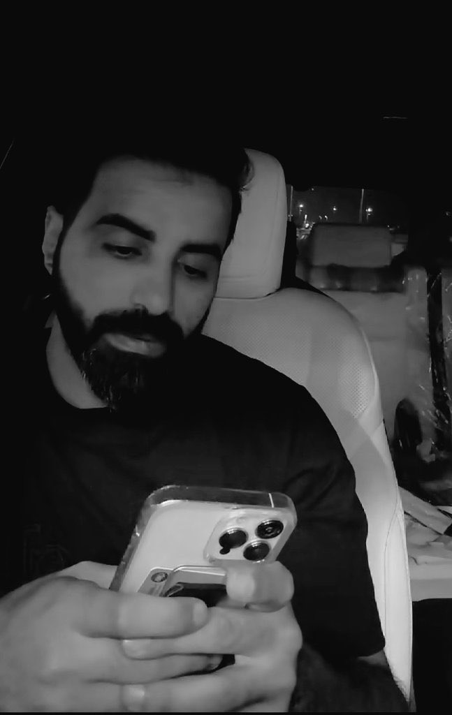 ماني فضولي في حياتي .. مجرب
لكن عن اي حاجه تخصك فضولي

انت الوطن مهما خيالي تغرررب 
لك انتمائي والولاء وميولي
#ناصرالوبير