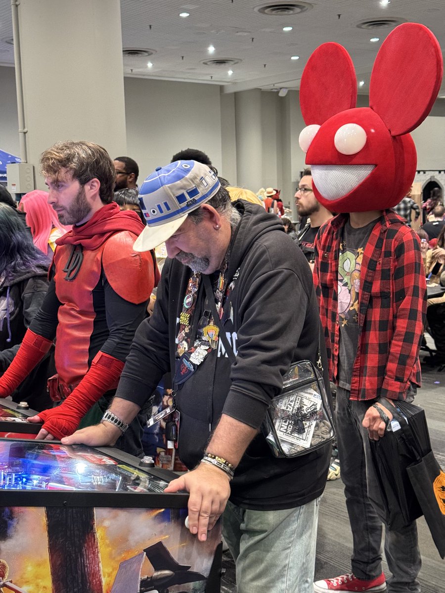 barcade's tweet photo. More scenes from our free (!) pop-up arcade at New York Comic Con!! We had a blast!!! #Barcade #NYCC #NYCC2025 #NewYorkComicCon #Barcadepinball https://t.co/1OMjiAaMx8