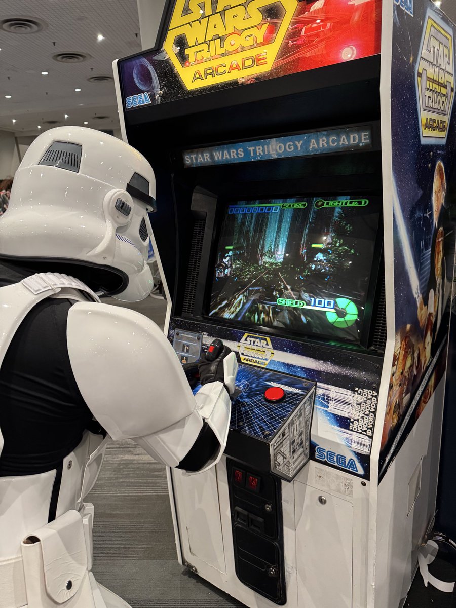 barcade's tweet photo. More scenes from our free (!) pop-up arcade at New York Comic Con!! We had a blast!!! #Barcade #NYCC #NYCC2025 #NewYorkComicCon #Barcadepinball https://t.co/1OMjiAaMx8