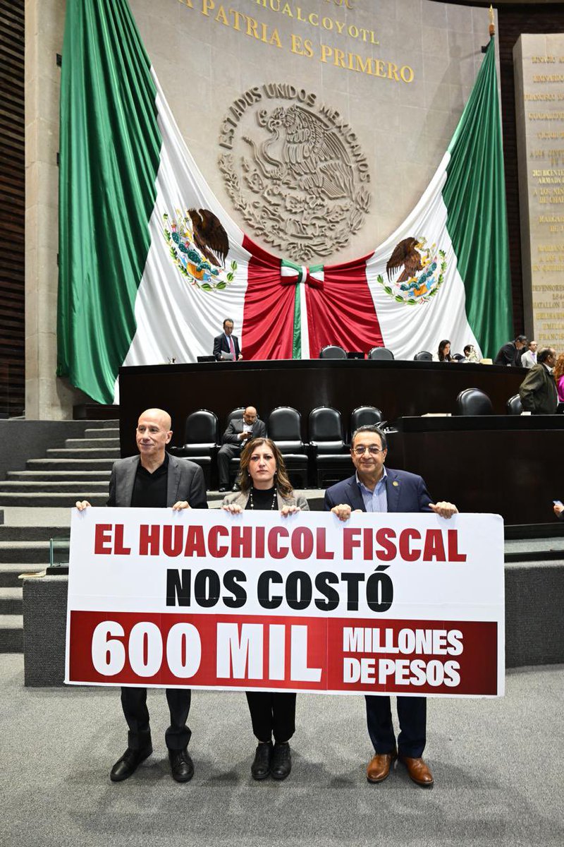 M2Manriquez's tweet photo. Con los #600mil millones. Que @PartidoMorenaMx @lopezobrador y sus hijos @amlopezbeltran @_JRLB_ se robaron del #HuachicolFiscal alcanzaria para reconstruir @GobiernoVer @Gob_Puebla @gobiernohidalgo afectados por los huracanes... Pero pues no. #DisfrutenLoVotado @Claudiashein https://t.co/HNOZLSNTgR