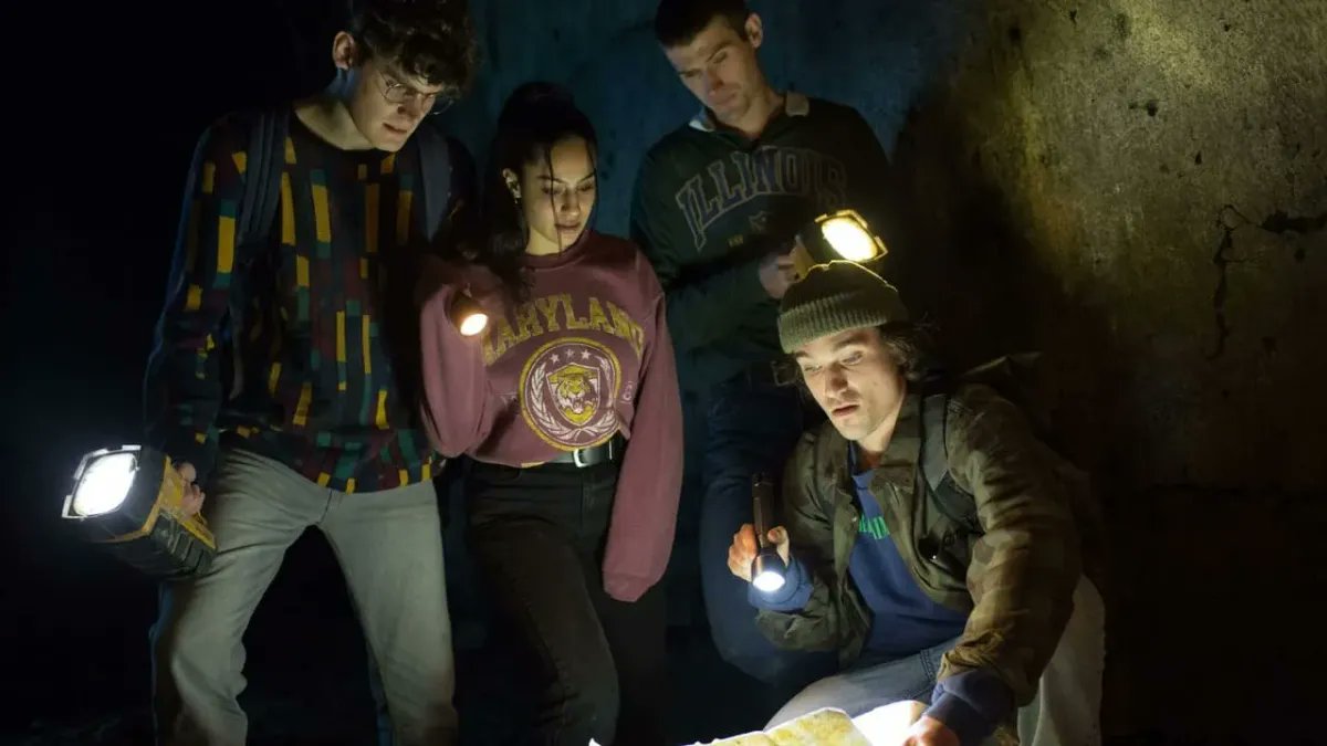 Deep Fear 2022 - 3 przyjaciół postawia zwiedzić paryskie katakumby, znajdują ziomka, który ze swoją paczką próbuje odnaleźć nieodkryte tunele. 
+ temat, katakumby, vibe gdzieś do 60% filmu
- niestety fabuła siada