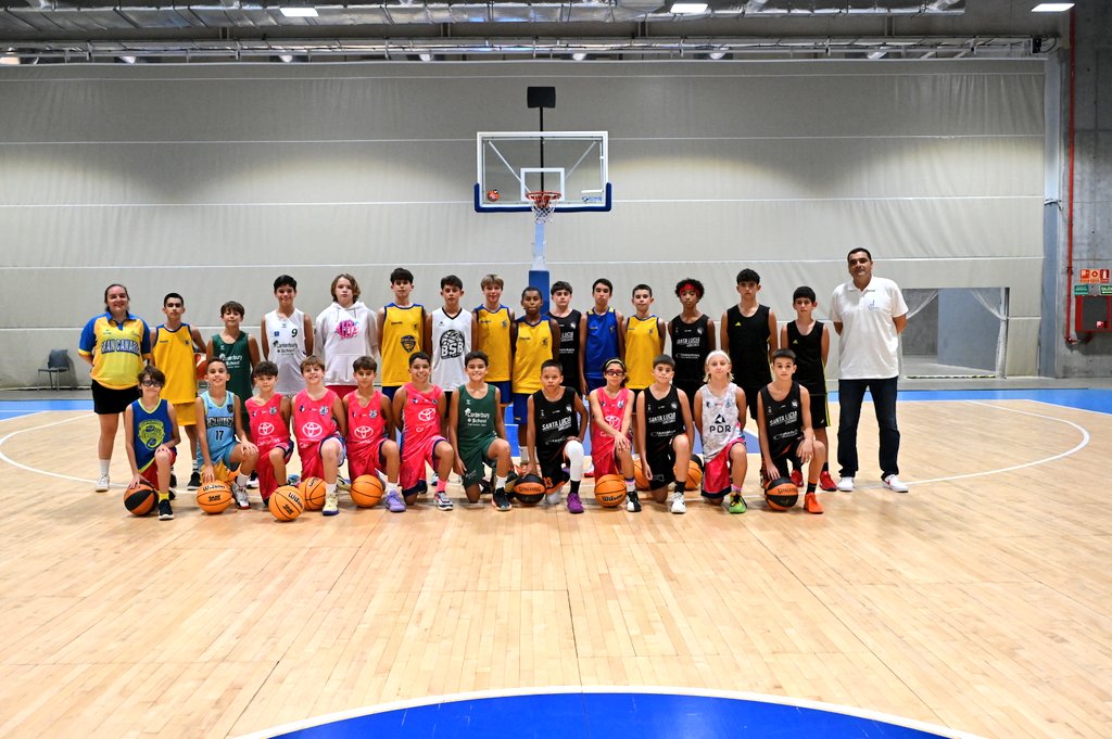 🏀 En marcha el programa de preselecciones insulares

↪️ Este fin de semana, las preselecciones #MiniBasket y #PreInfantil realizaron una intensa sesión de entrenamiento y convivencia en la Sala Club del GC Arena, avanzando en su preparación de cara a los próximos compromisos.