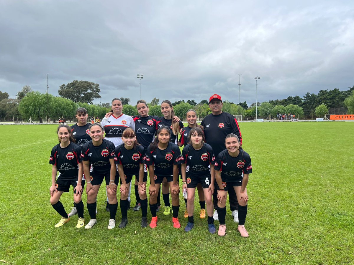 LAC1892's tweet photo. El fútbol femenino ⚽️ se impuso cómo local en todas las categorías por la 3ra fecha del Clausura de la @ligalobensedefutbol
RESULTADOS 
1ra -Athletic 2 vs 1 Los Naranjos 
Reserva -Athletic 5 vs 0 VAL 
Sub14 -Athletic 4 vs 0 VAL 
Sub12 -Athletic 6 vs 0 VAL  
#SiempreAthletic ❤️🖤 https://t.co/3wNb7TYSsU