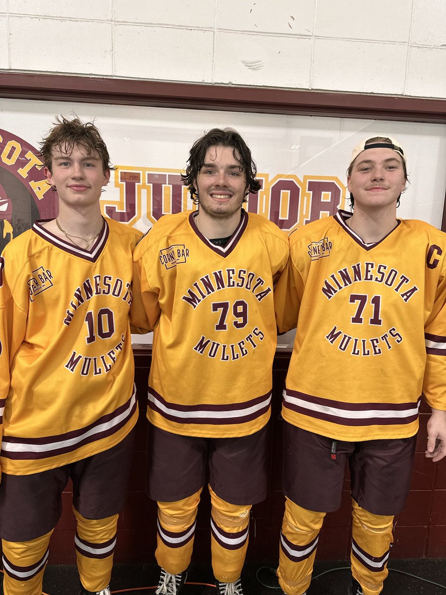 Your 3 stars from today’s game! 
•
•
⭐️ #10 Cam Murphy 
⭐️⭐️ #71 Jackson Wotruba 
⭐️⭐️⭐️ #79 Paul Hibbler