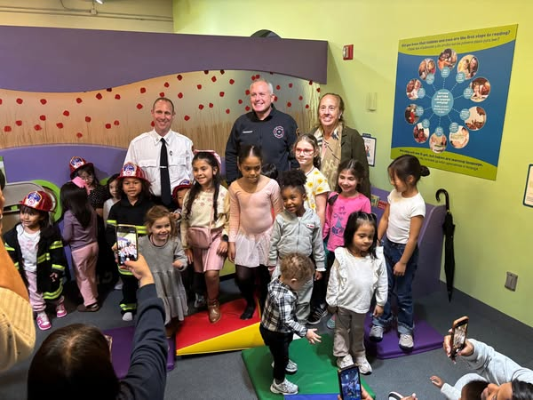galeabrewer's tweet photo. @galeabrewer @cmomNYC Children’s Museum of Manhattan: Fire Safety with the @FDNY and Commissioner Tucker! He read a book to hundreds of kids about fire fighters! Families and kids love FDNY. Me too. Oct 11 202 https://t.co/00VZT3C9cc