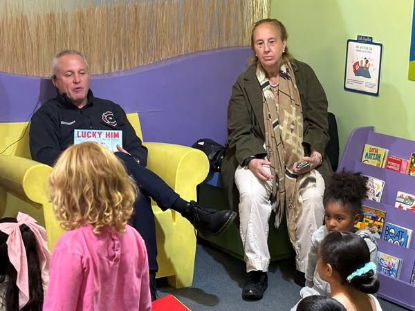 galeabrewer's tweet photo. @galeabrewer @cmomNYC Children’s Museum of Manhattan: Fire Safety with the @FDNY and Commissioner Tucker! He read a book to hundreds of kids about fire fighters! Families and kids love FDNY. Me too. Oct 11 202 https://t.co/00VZT3C9cc