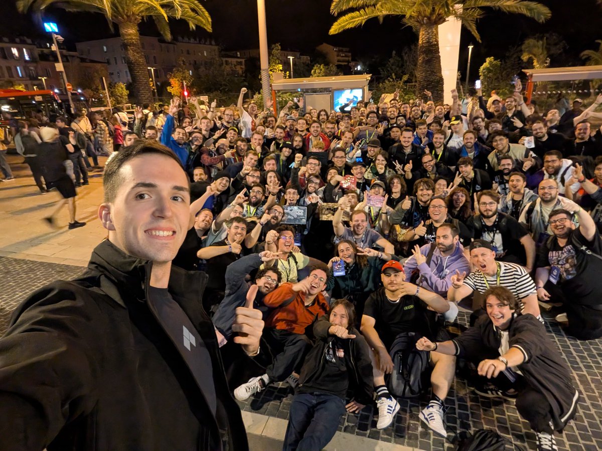 Vaya puto eventazo, me cago en mi puta estampa. Cada céntimo ha valido la pena. Mañana nos vamos de aquí y por una parte estoy deseando volver pero que tristeza me da que esto se acabe...