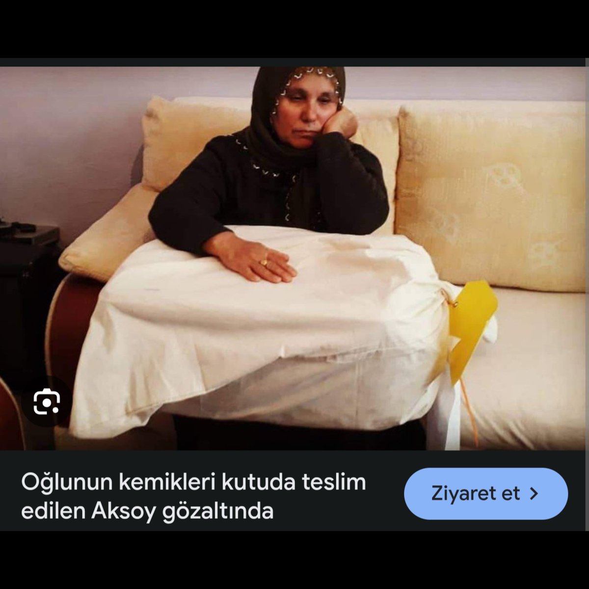 İsrail, serbest bırakacağı rehinelere beraberinde yardım kutusa da hazırlamış. Video altında bu duruma "insanlık bir kutuya sığar mı?" yorumları yazan Türklerle dolmuş.

Türkiye'de Kürt anne babalar çocuğunun kemiğini posta kutusunda teslim aldı. NEREDEYDİ O ZAMAN İNSANLIĞINIZ?